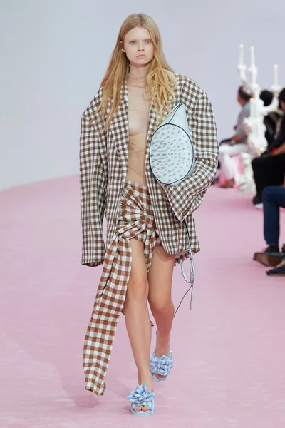 Look 48